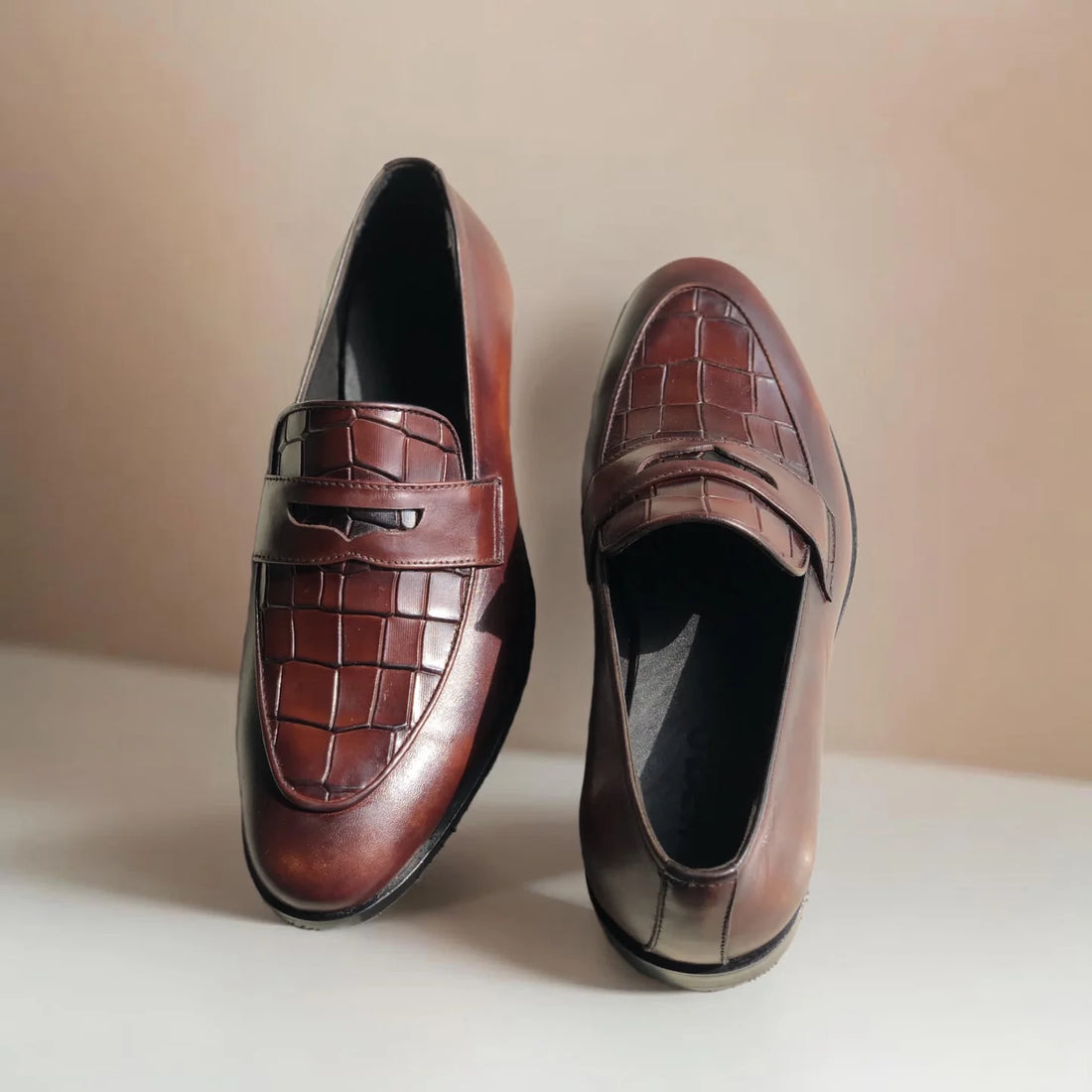 The Ultimate Guide to Men's Shoes: Style, Comfort, and Versatility