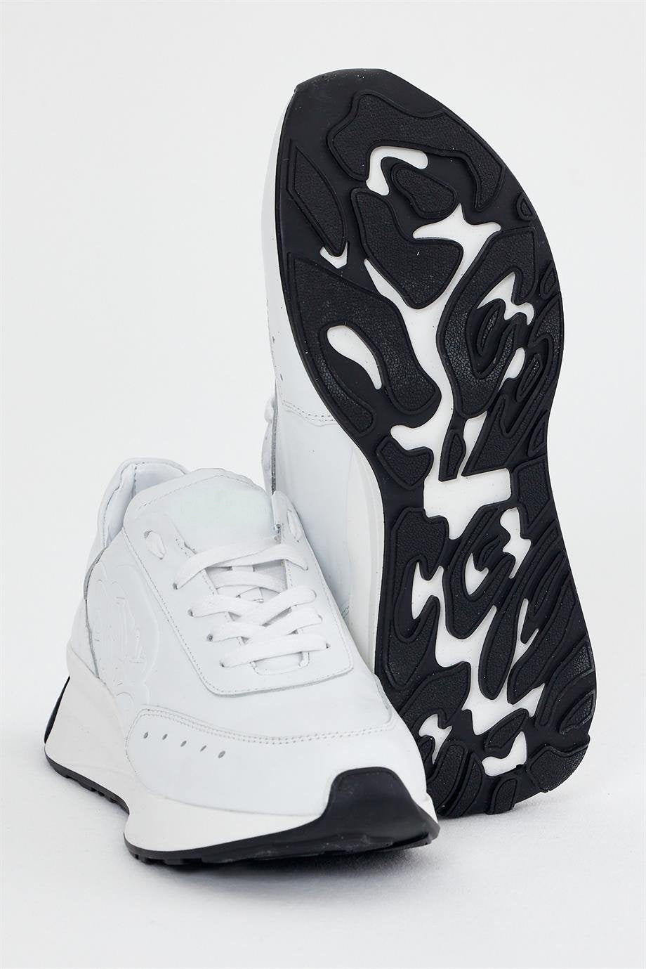 White Horzo Runner